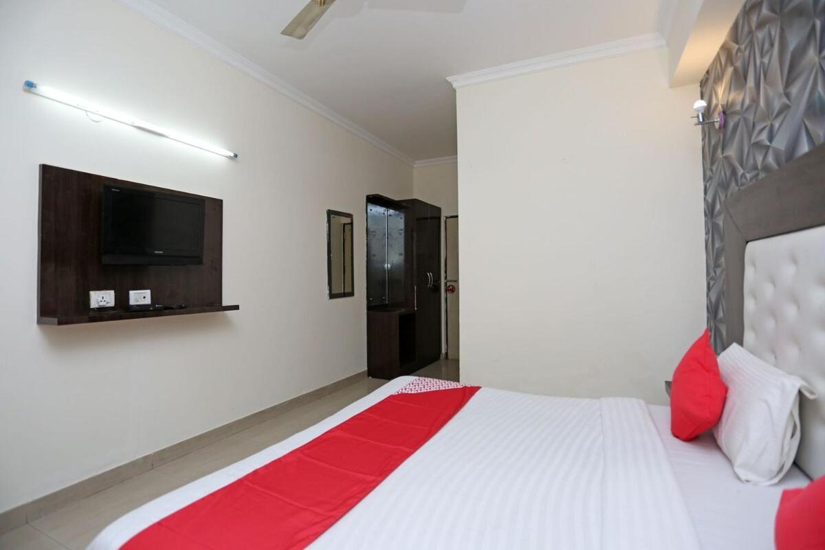 Airport Samara Inn New Delhi Ngoại thất bức ảnh
