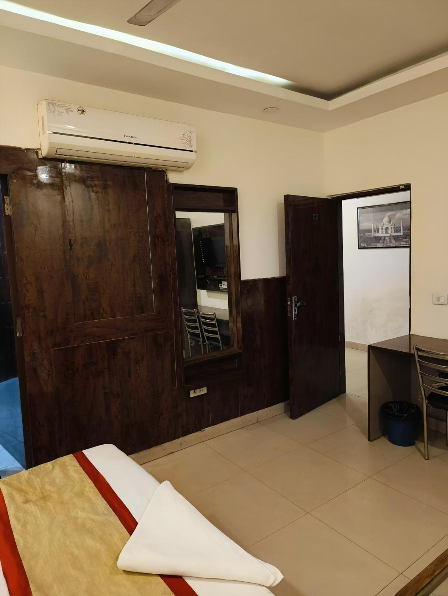 Airport Samara Inn New Delhi Ngoại thất bức ảnh