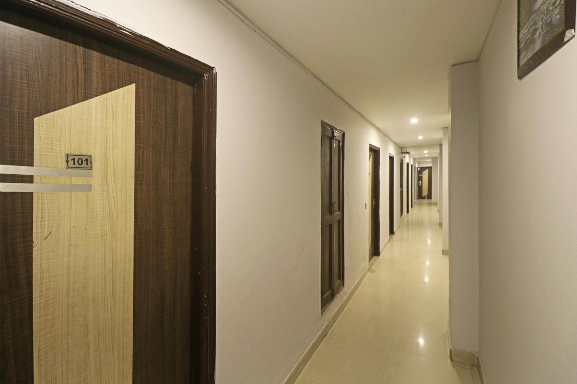 Airport Samara Inn New Delhi Ngoại thất bức ảnh